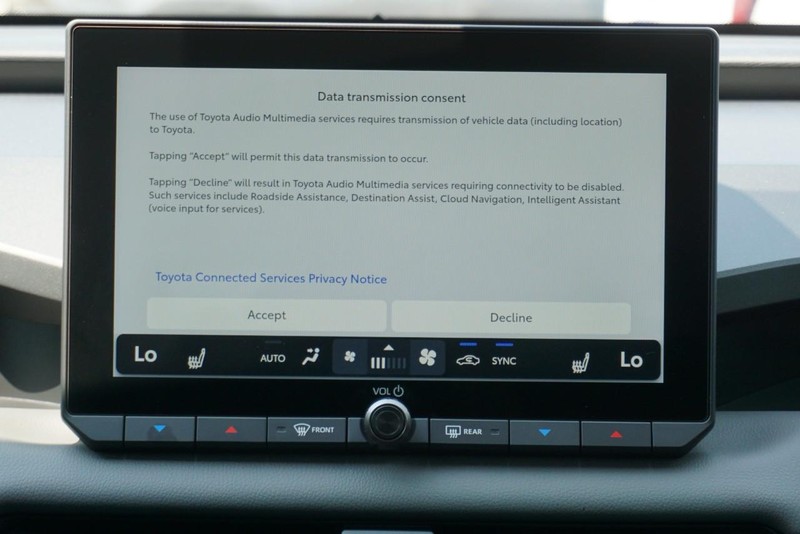Toyota RAV4 Vehicle Full-screen Gallery Image 33