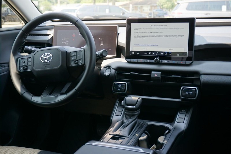 Toyota RAV4 Vehicle Full-screen Gallery Image 34
