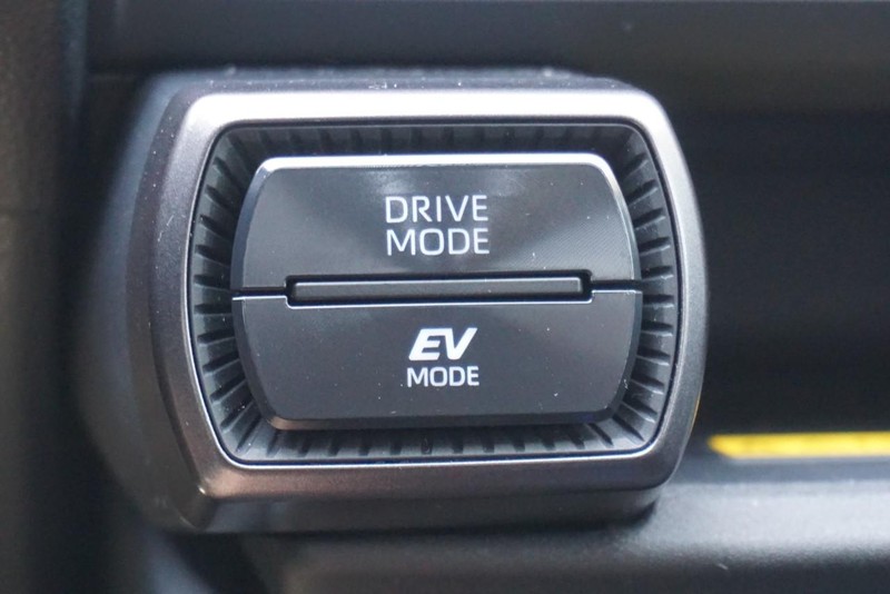 Toyota RAV4 Vehicle Full-screen Gallery Image 41