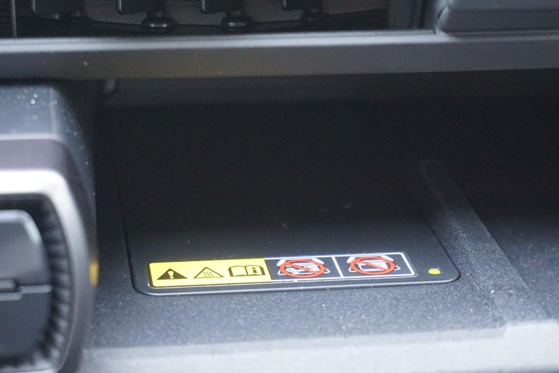 Toyota RAV4 Vehicle Full-screen Gallery Image 42