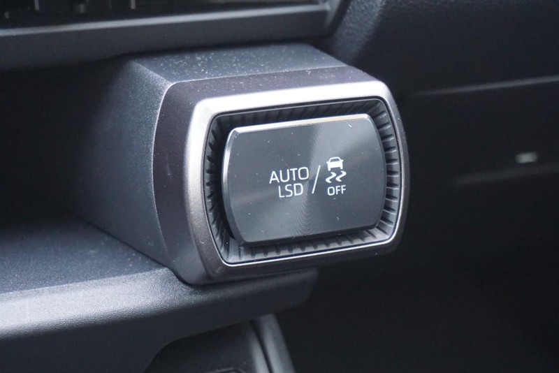 Toyota RAV4 Vehicle Full-screen Gallery Image 43