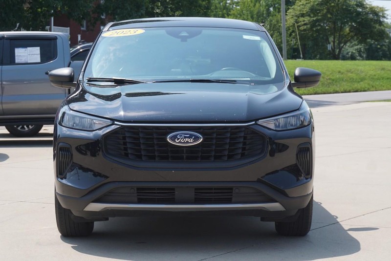 Ford Escape Vehicle Full-screen Gallery Image 08