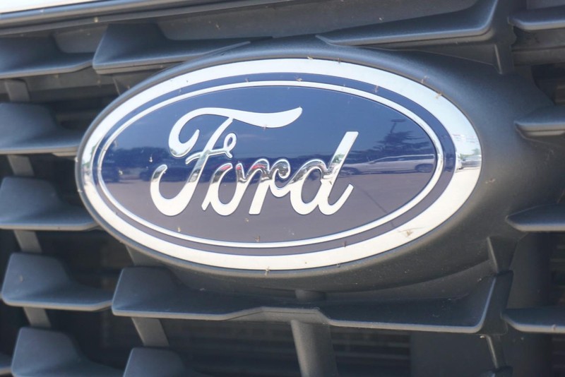 Ford Escape Vehicle Full-screen Gallery Image 11