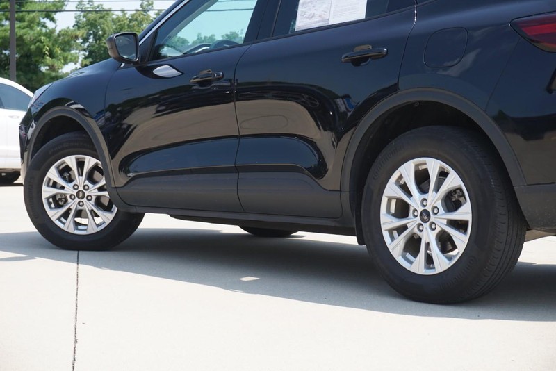 Ford Escape Vehicle Full-screen Gallery Image 13