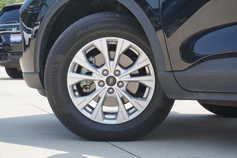 Ford Escape Vehicle Full-screen Gallery Image 14