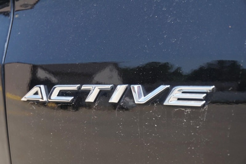 Ford Escape Vehicle Full-screen Gallery Image 19
