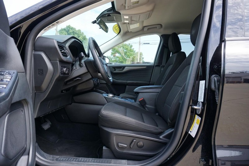 Ford Escape Vehicle Full-screen Gallery Image 21