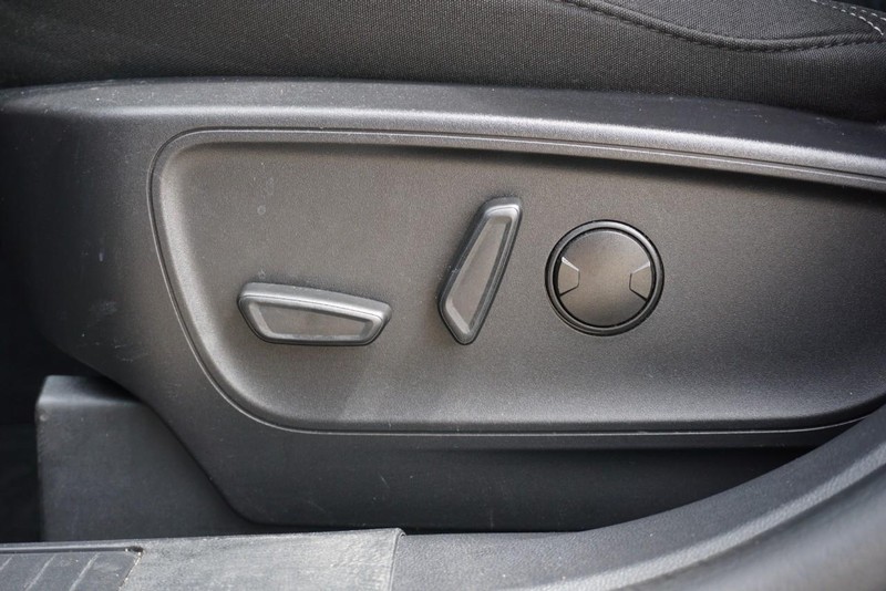 Ford Escape Vehicle Full-screen Gallery Image 22