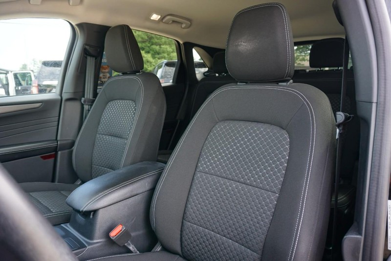 Ford Escape Vehicle Full-screen Gallery Image 23