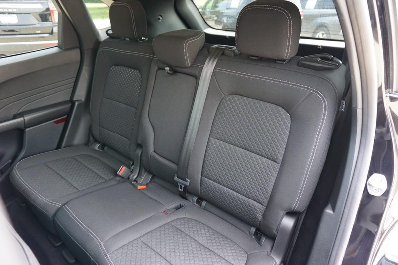 Ford Escape Vehicle Full-screen Gallery Image 25