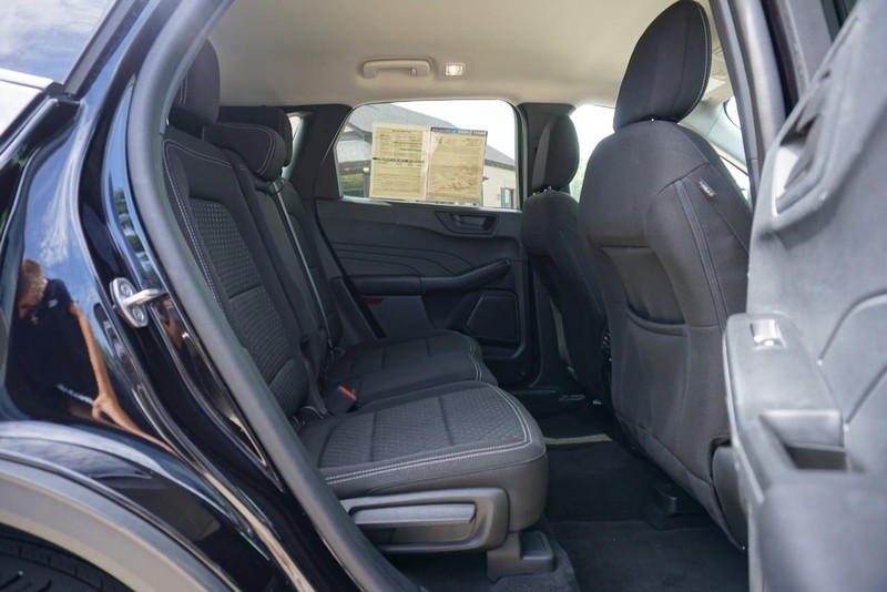 Ford Escape Vehicle Full-screen Gallery Image 26