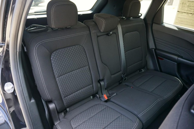 Ford Escape Vehicle Full-screen Gallery Image 27