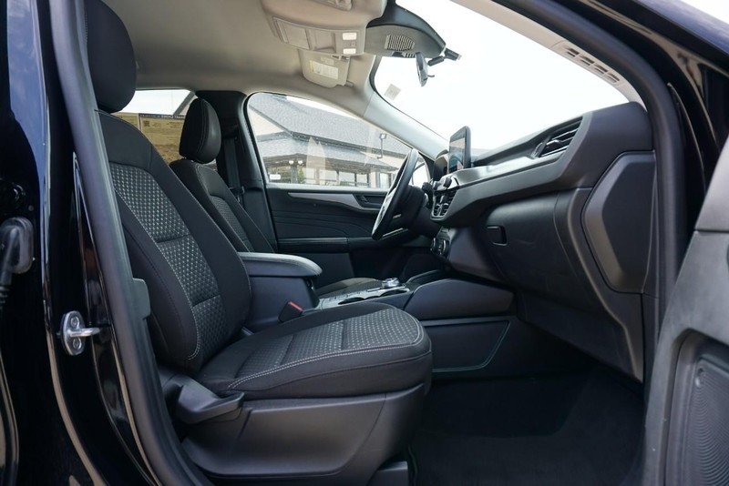Ford Escape Vehicle Full-screen Gallery Image 28