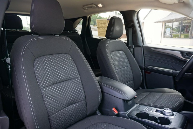 Ford Escape Vehicle Full-screen Gallery Image 29