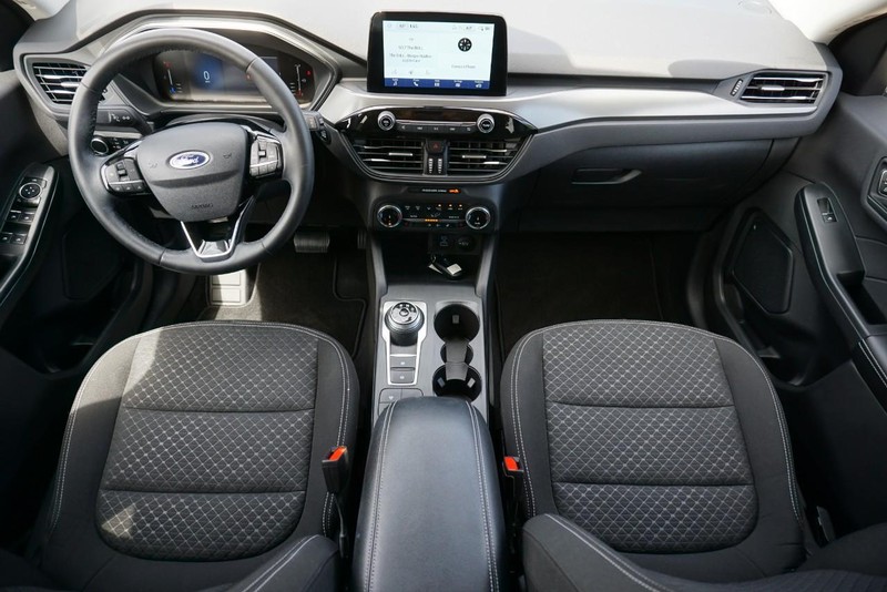 Ford Escape Vehicle Full-screen Gallery Image 30