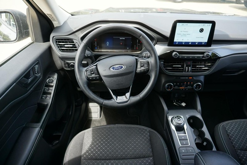 Ford Escape Vehicle Full-screen Gallery Image 34