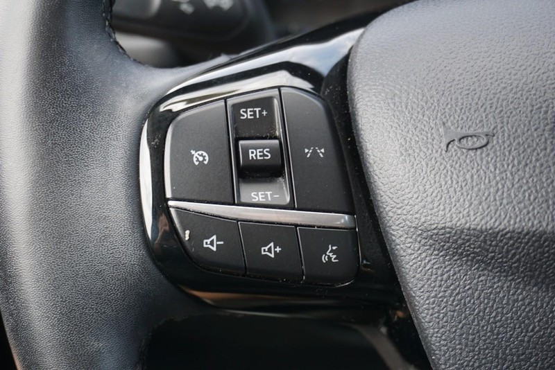 Ford Escape Vehicle Full-screen Gallery Image 35