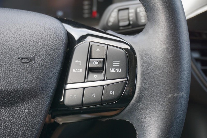 Ford Escape Vehicle Full-screen Gallery Image 36