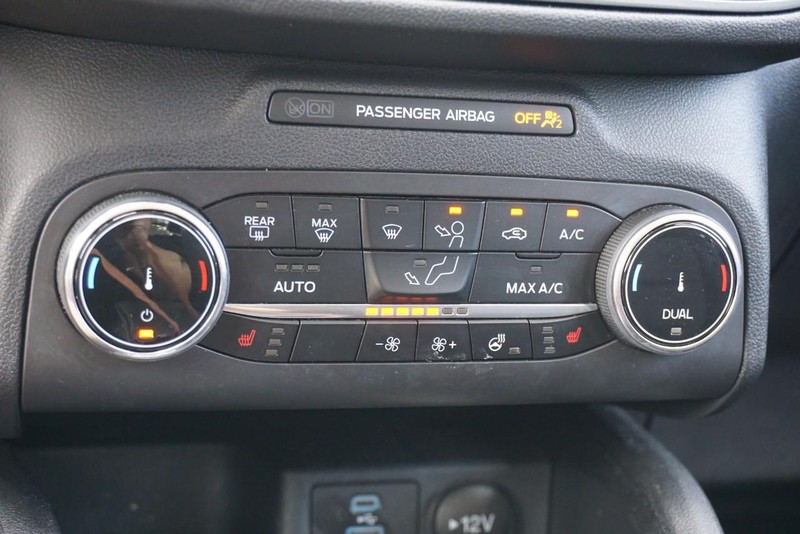 Ford Escape Vehicle Full-screen Gallery Image 40