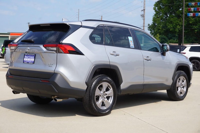 Toyota RAV4 Vehicle Full-screen Gallery Image 03