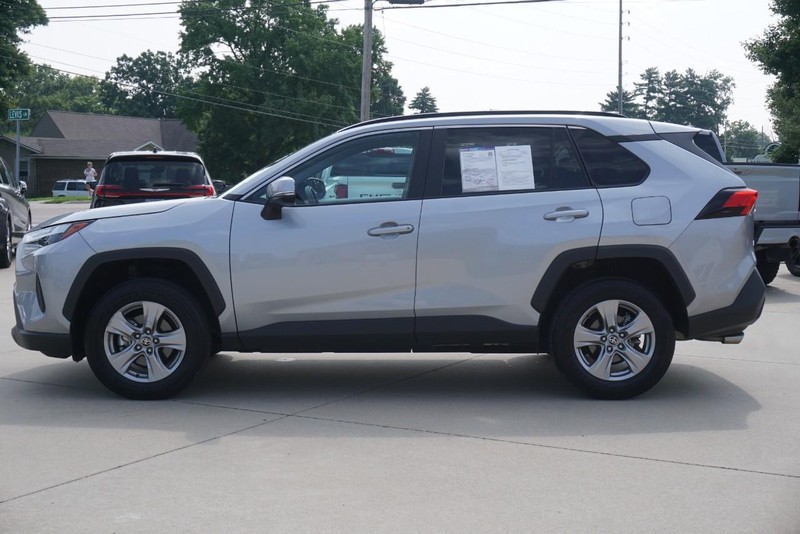 Toyota RAV4 Vehicle Full-screen Gallery Image 06