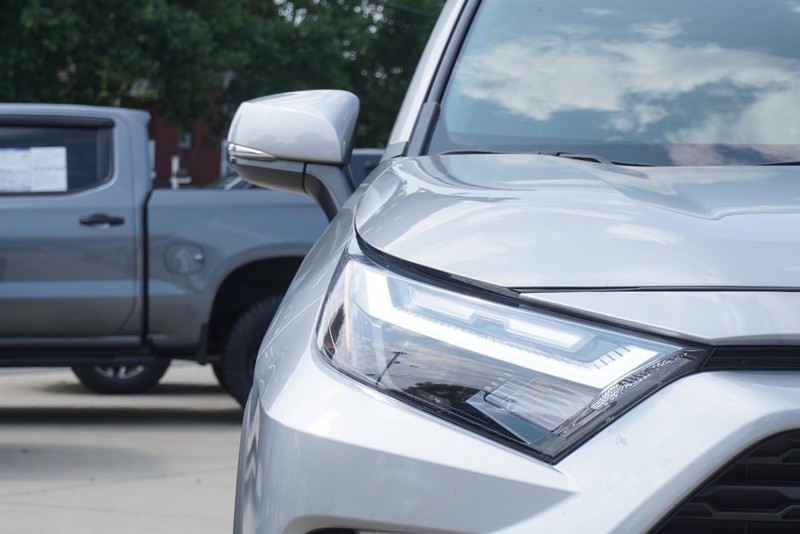 Toyota RAV4 Vehicle Full-screen Gallery Image 09