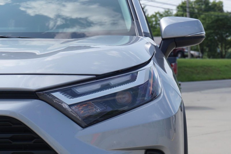 Toyota RAV4 Vehicle Full-screen Gallery Image 10