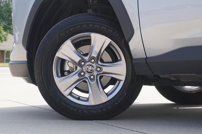 Toyota RAV4 Vehicle Full-screen Gallery Image 14