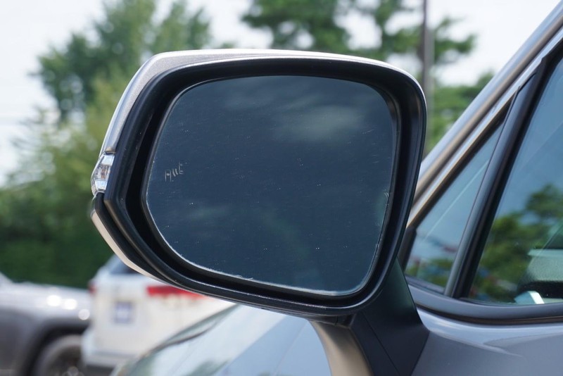 Toyota RAV4 Vehicle Full-screen Gallery Image 15