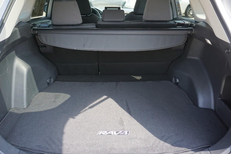 Toyota RAV4 Vehicle Full-screen Gallery Image 20