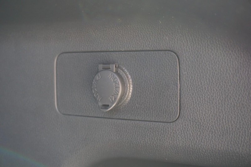 Toyota RAV4 Vehicle Full-screen Gallery Image 21