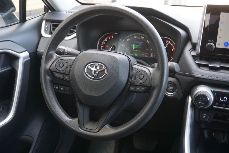 Toyota RAV4 Vehicle Full-screen Gallery Image 32