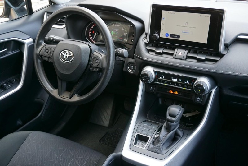Toyota RAV4 Vehicle Full-screen Gallery Image 34