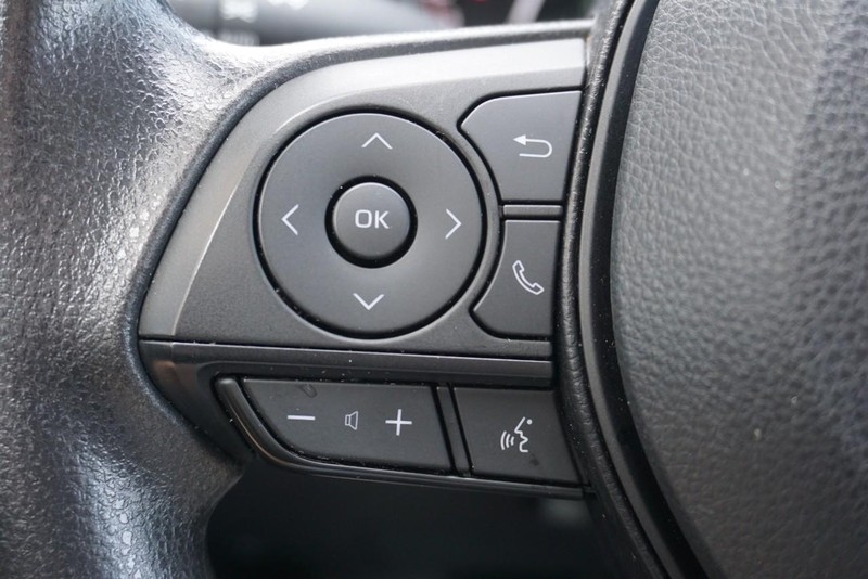 Toyota RAV4 Vehicle Full-screen Gallery Image 36