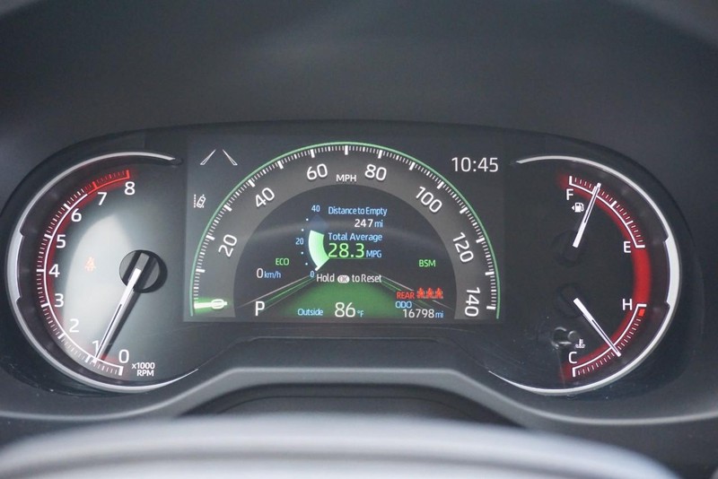 Toyota RAV4 Vehicle Full-screen Gallery Image 38