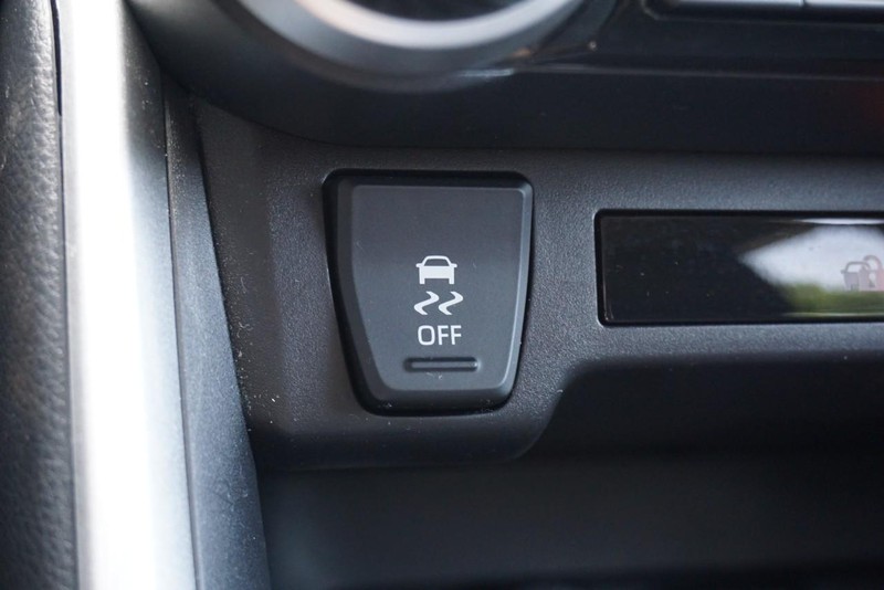 Toyota RAV4 Vehicle Full-screen Gallery Image 42