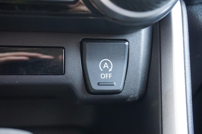 Toyota RAV4 Vehicle Full-screen Gallery Image 43
