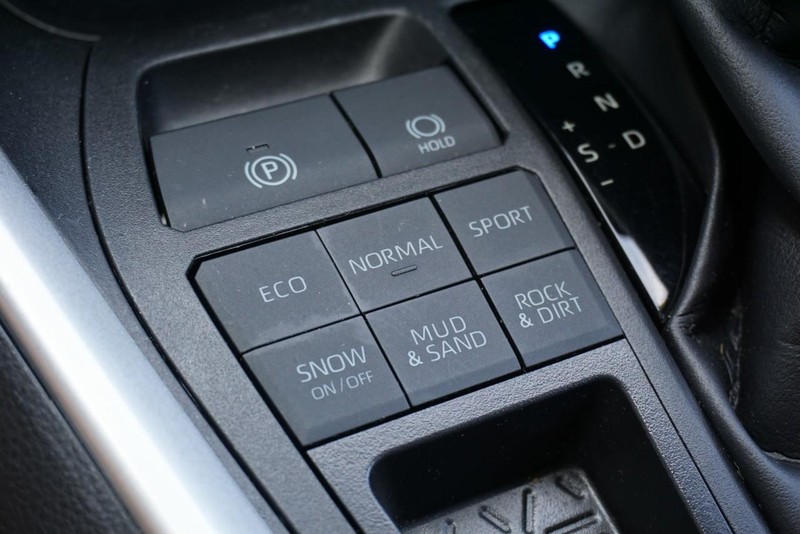 Toyota RAV4 Vehicle Full-screen Gallery Image 45
