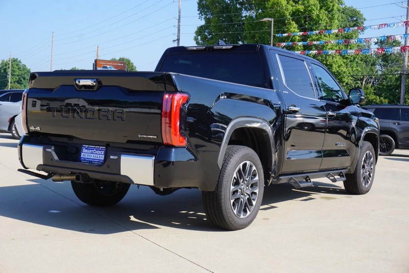 Toyota Tundra 4WD Vehicle Full-screen Gallery Image 03