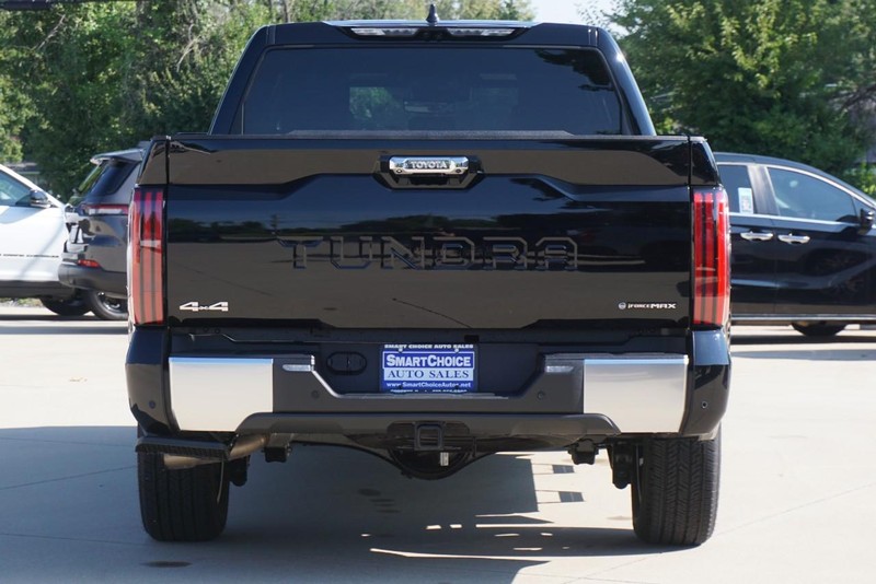 Toyota Tundra 4WD Vehicle Full-screen Gallery Image 04