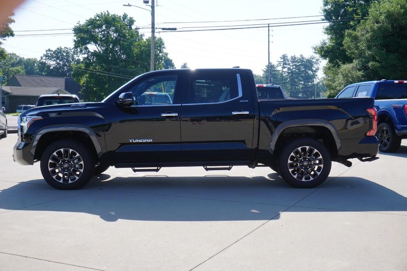 Toyota Tundra 4WD Vehicle Full-screen Gallery Image 06