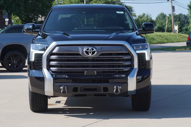 Toyota Tundra 4WD Vehicle Full-screen Gallery Image 08