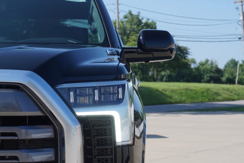 Toyota Tundra 4WD Vehicle Full-screen Gallery Image 10