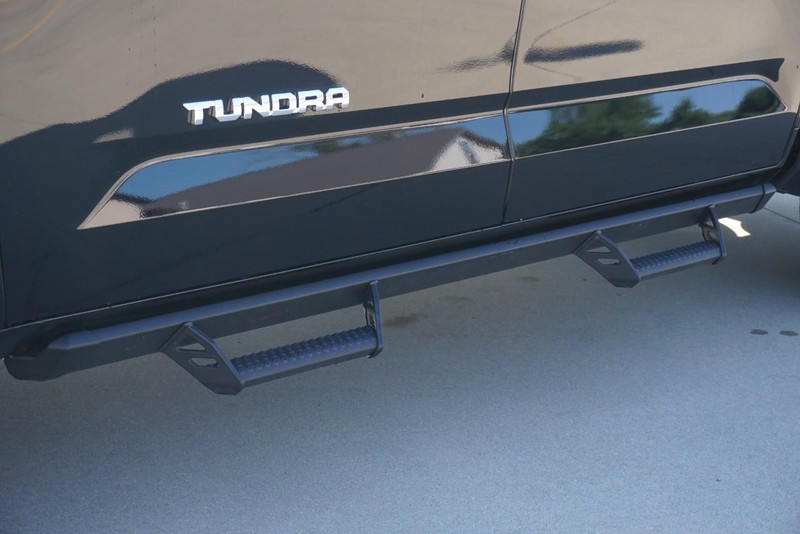 Toyota Tundra 4WD Vehicle Full-screen Gallery Image 14