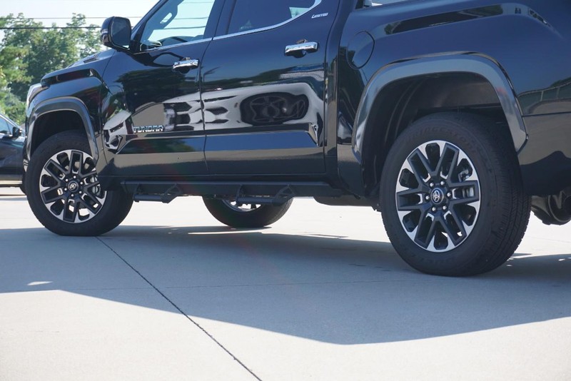 Toyota Tundra 4WD Vehicle Full-screen Gallery Image 15