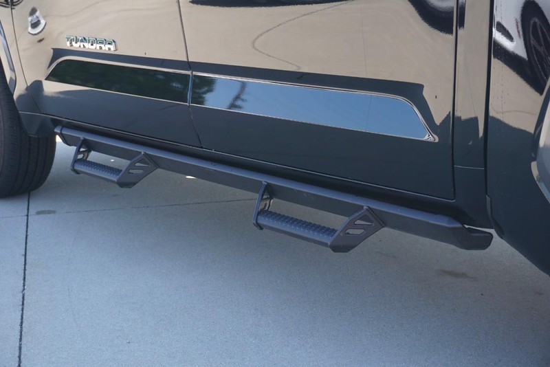 Toyota Tundra 4WD Vehicle Full-screen Gallery Image 17