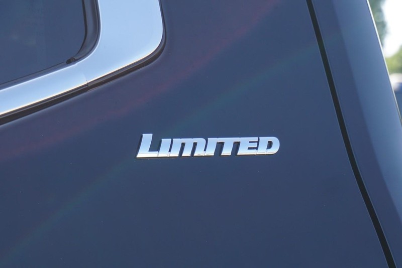Toyota Tundra 4WD Vehicle Full-screen Gallery Image 19