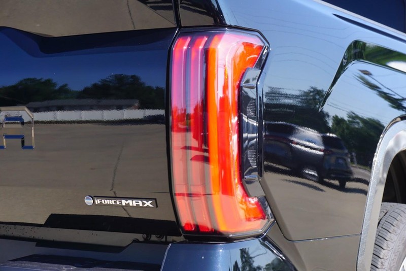 Toyota Tundra 4WD Vehicle Full-screen Gallery Image 21