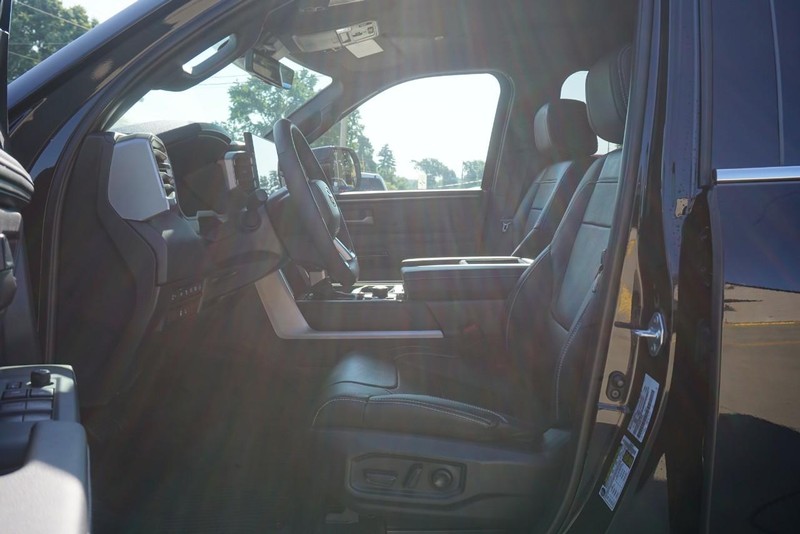 Toyota Tundra 4WD Vehicle Full-screen Gallery Image 29