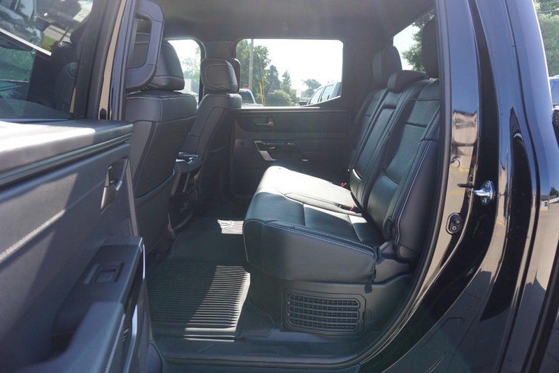 Toyota Tundra 4WD Vehicle Full-screen Gallery Image 32